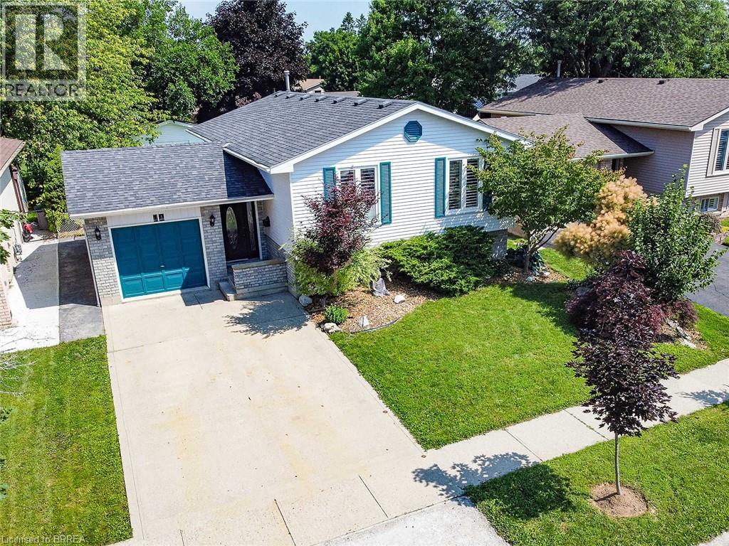 10 LATZER Crescent - 1