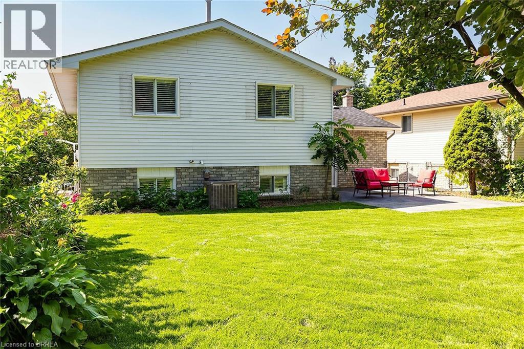 10 LATZER Crescent - 12
