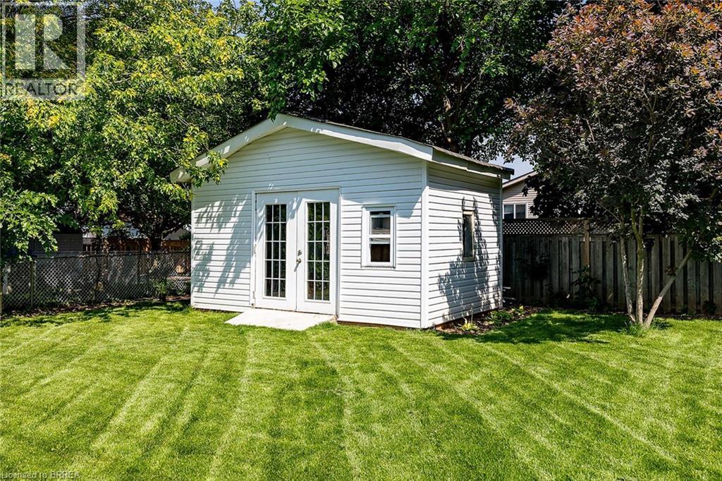 10 LATZER Crescent - 15