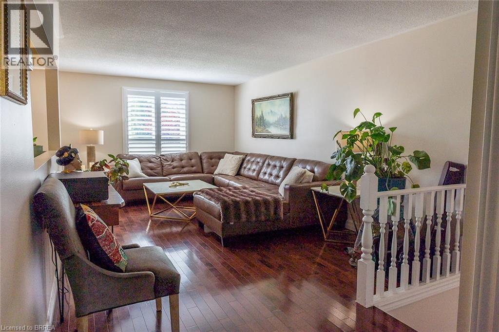 10 LATZER Crescent - 17