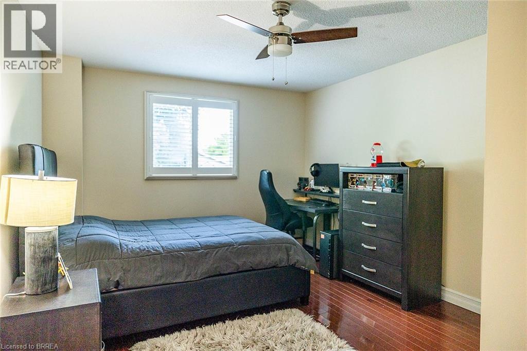 10 LATZER Crescent - 23