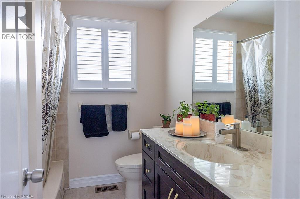 10 LATZER Crescent - 24