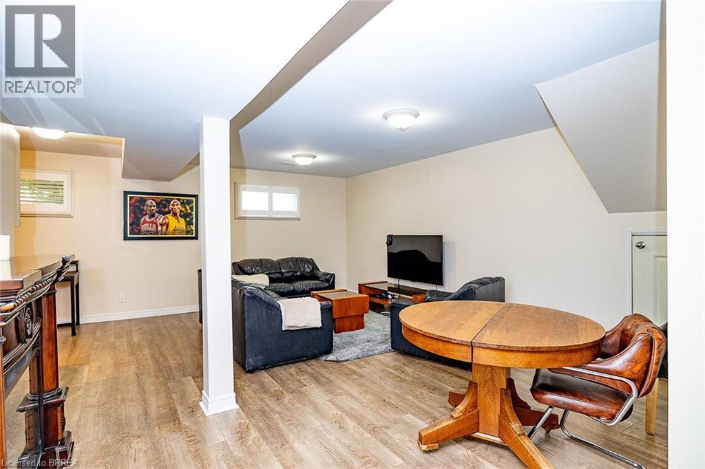 10 LATZER Crescent - 25