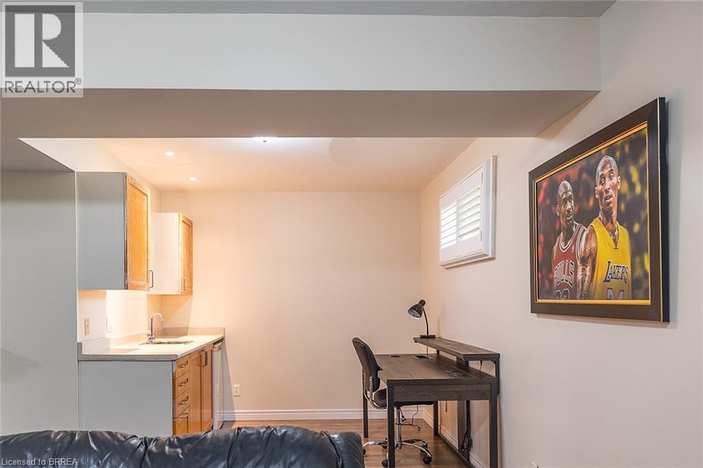 10 LATZER Crescent - 26