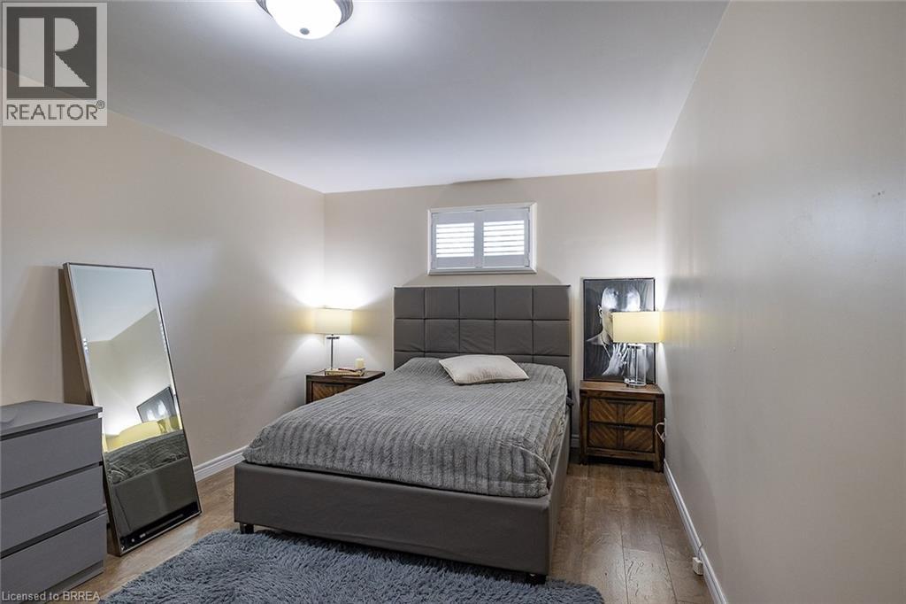 10 LATZER Crescent - 28