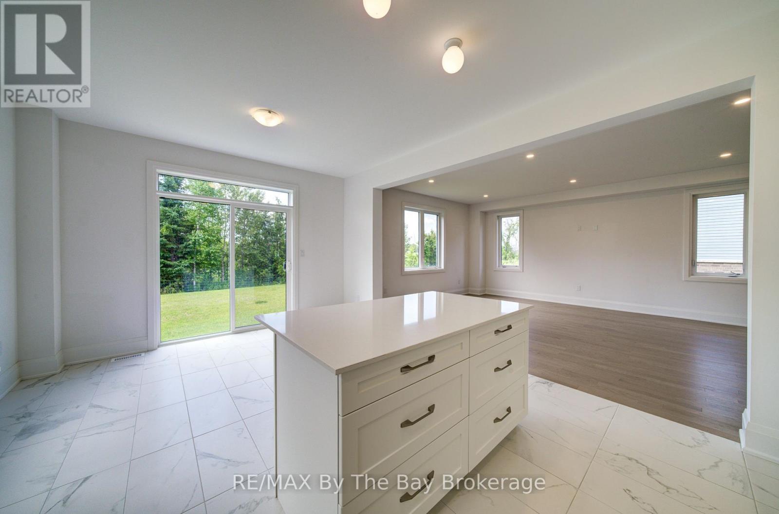 64 AMBER DRIVE - 12