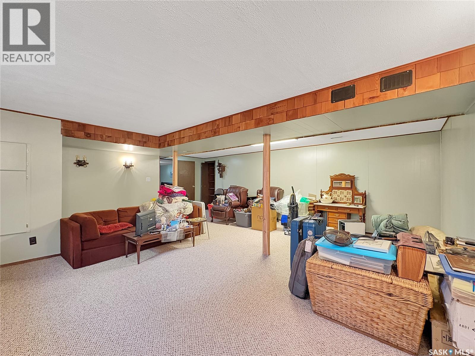 8903 Thomas AVENUE — photo 15