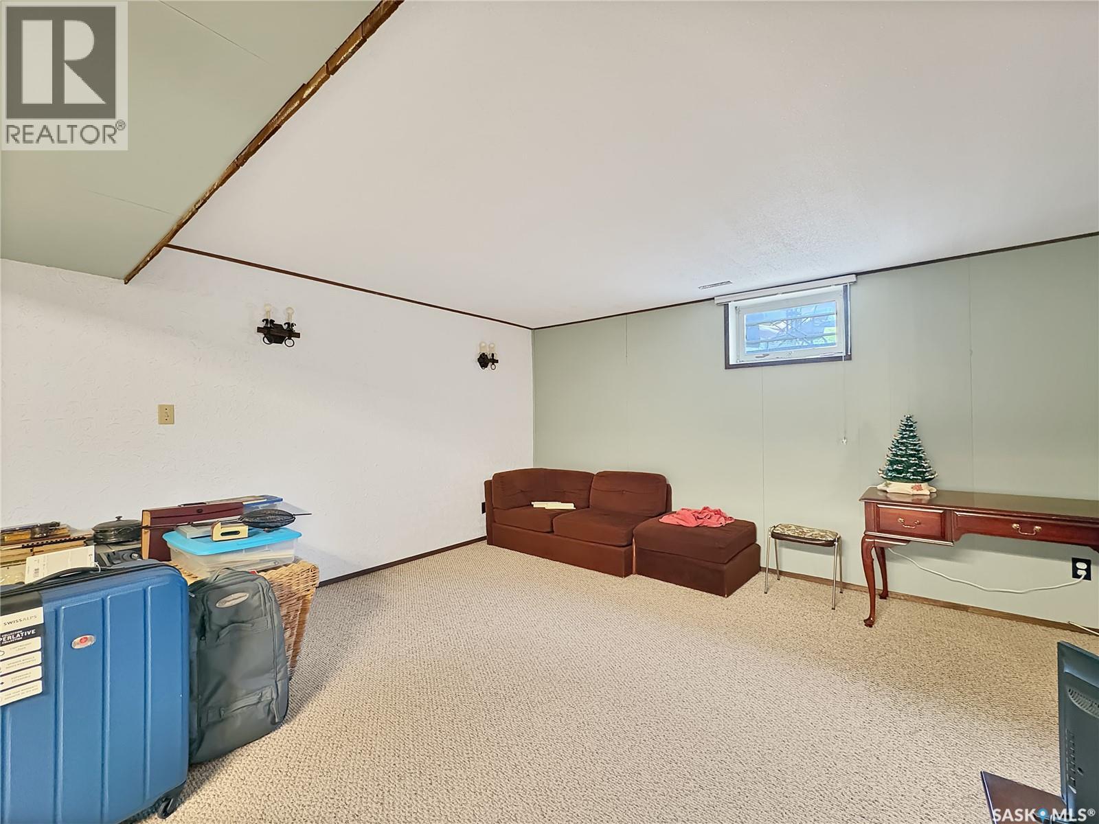 8903 Thomas AVENUE — photo 16