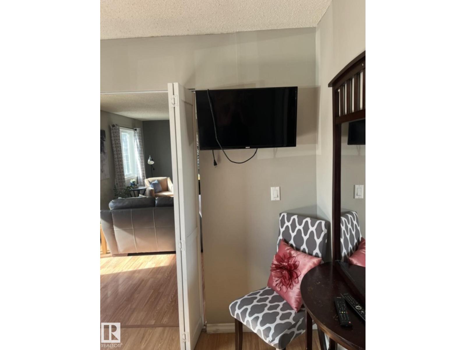 #106 10838 108 ST NW - Image 13