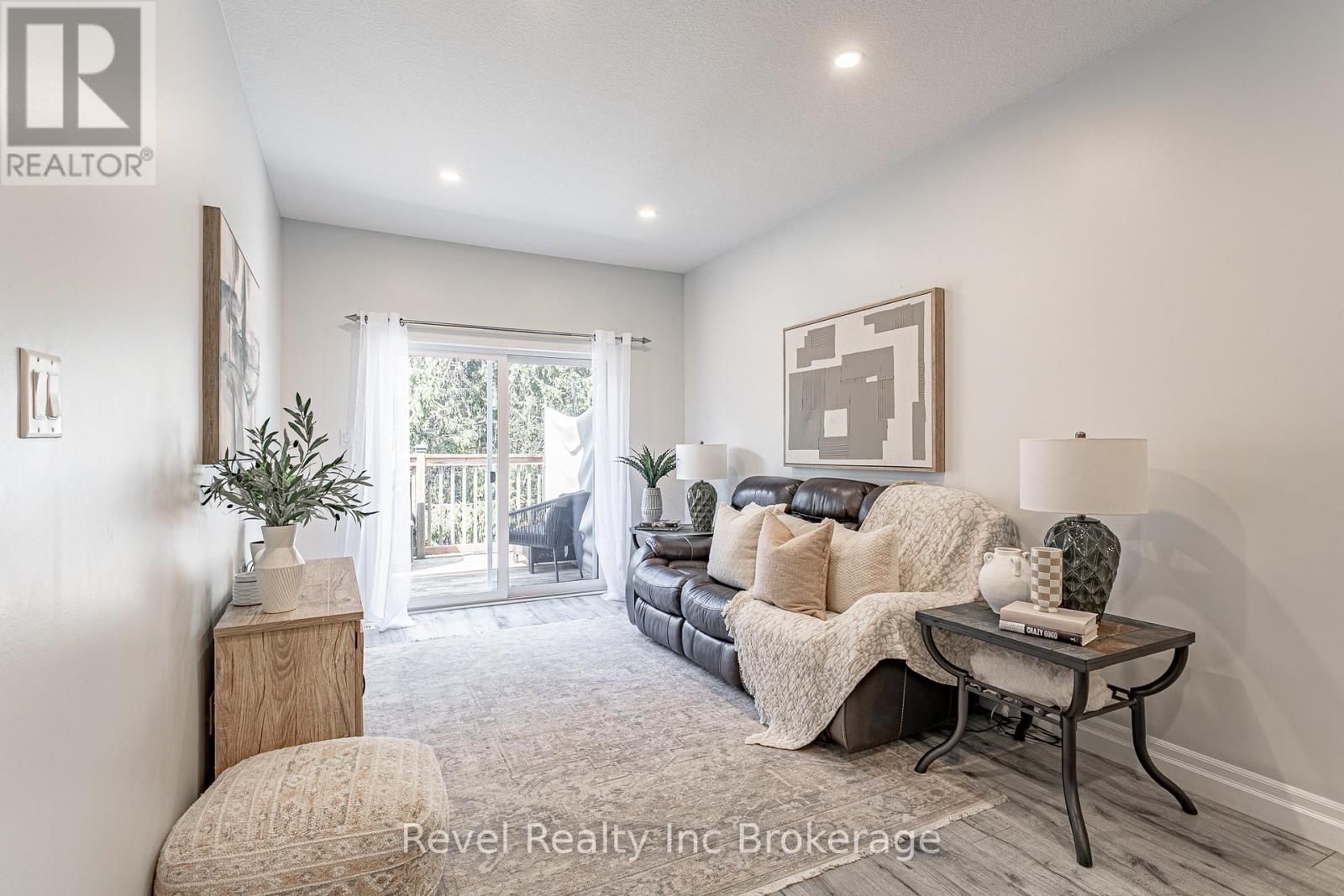 538 LAMPMAN PLACE - 10