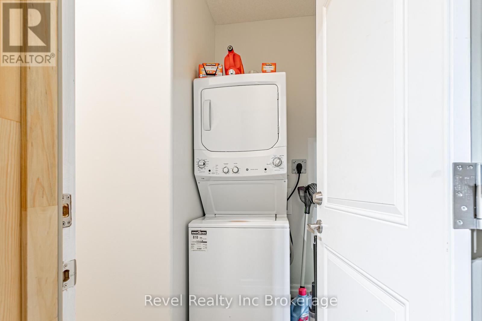 538 LAMPMAN PLACE - 19