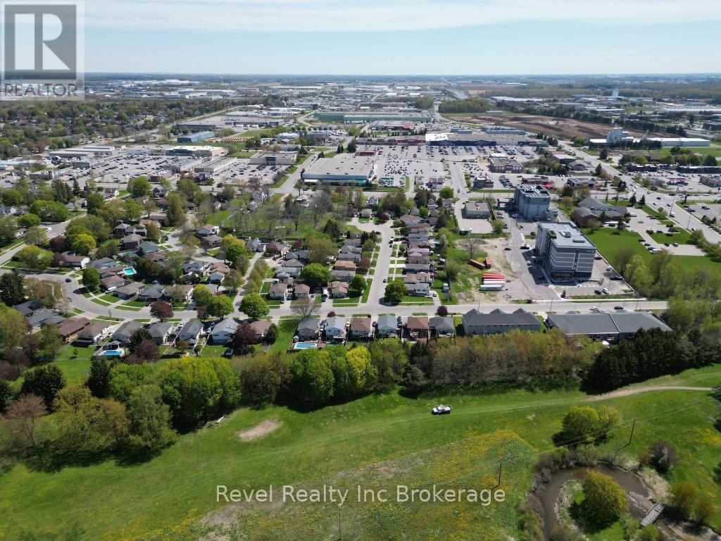 538 LAMPMAN PLACE - 32