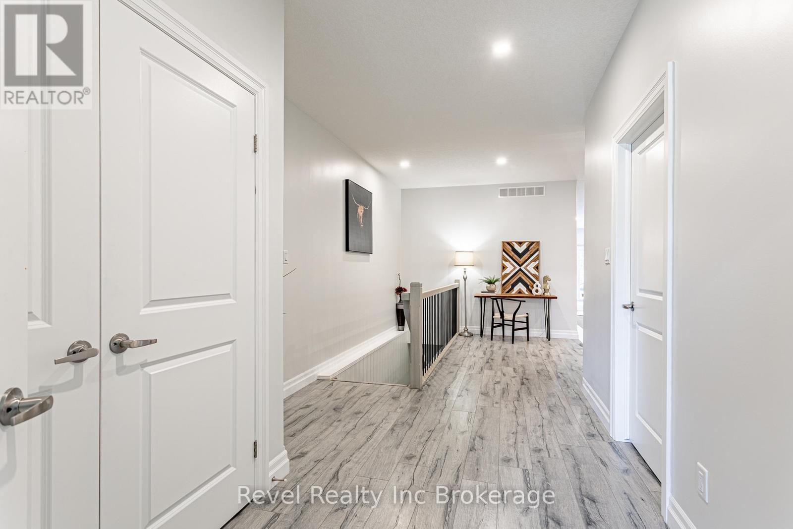 538 LAMPMAN PLACE - 4