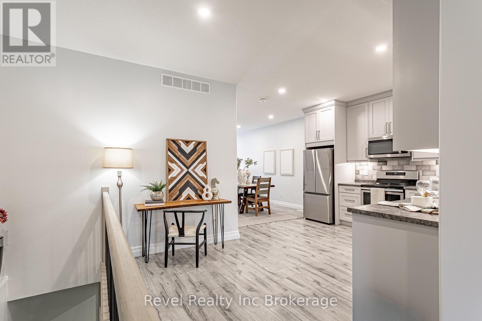 538 LAMPMAN PLACE - 5