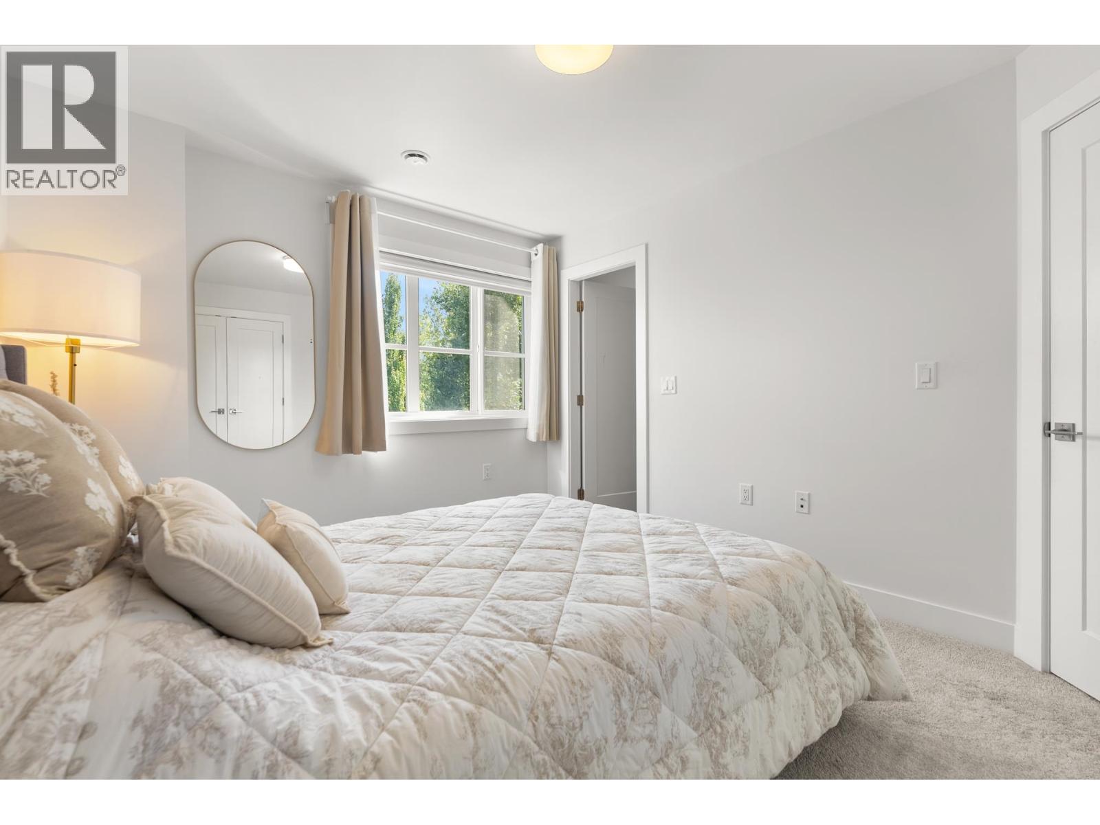 #10-5377 8A Avenue, Delta