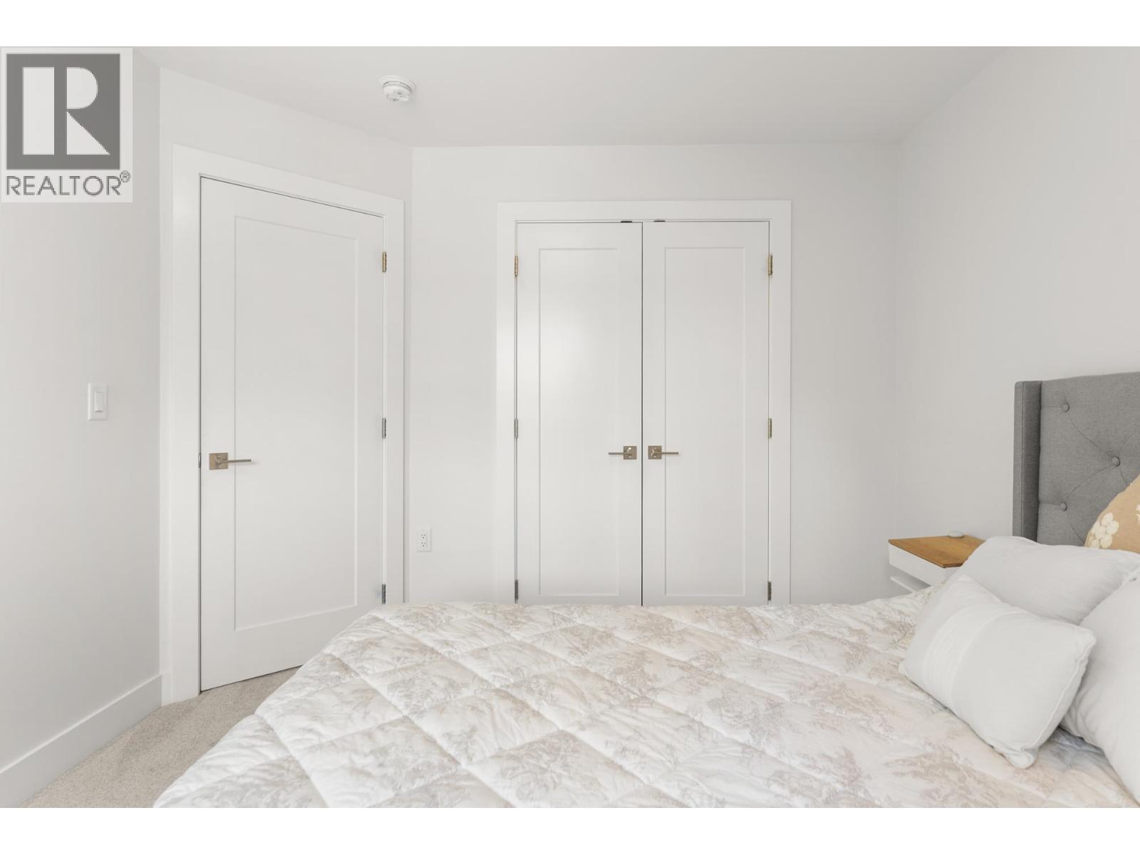 #10-5377 8A Avenue, Delta