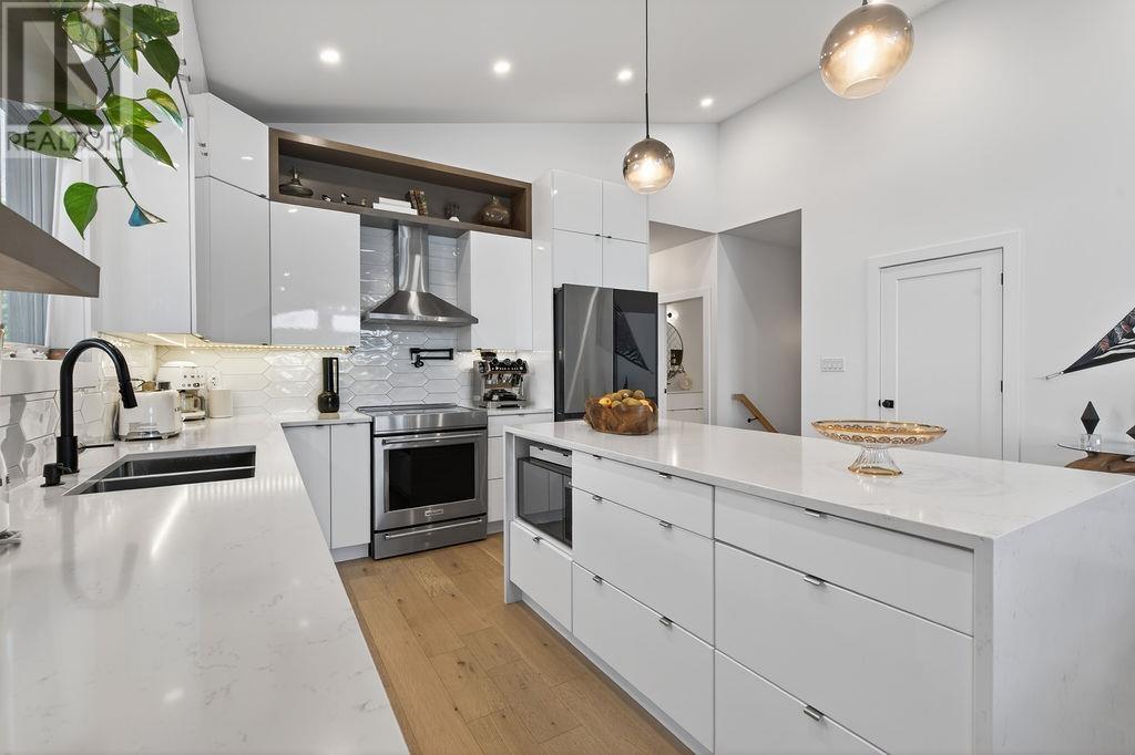 1793 Queen ST E - 26