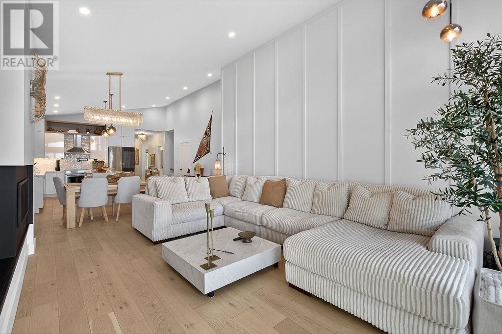 1793 Queen ST E - 29