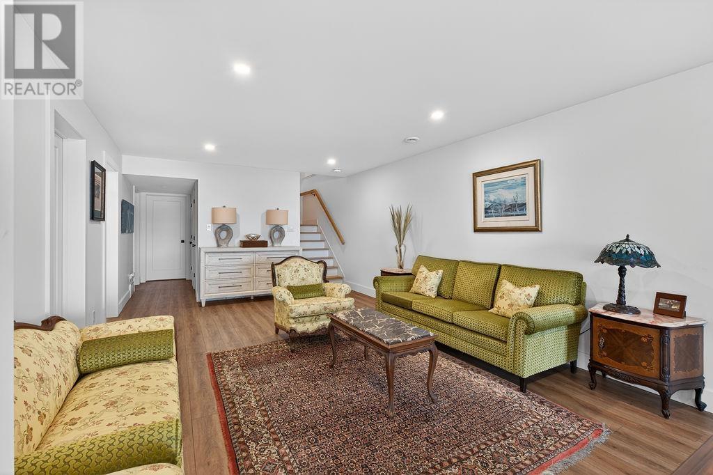 1793 Queen ST E - 45