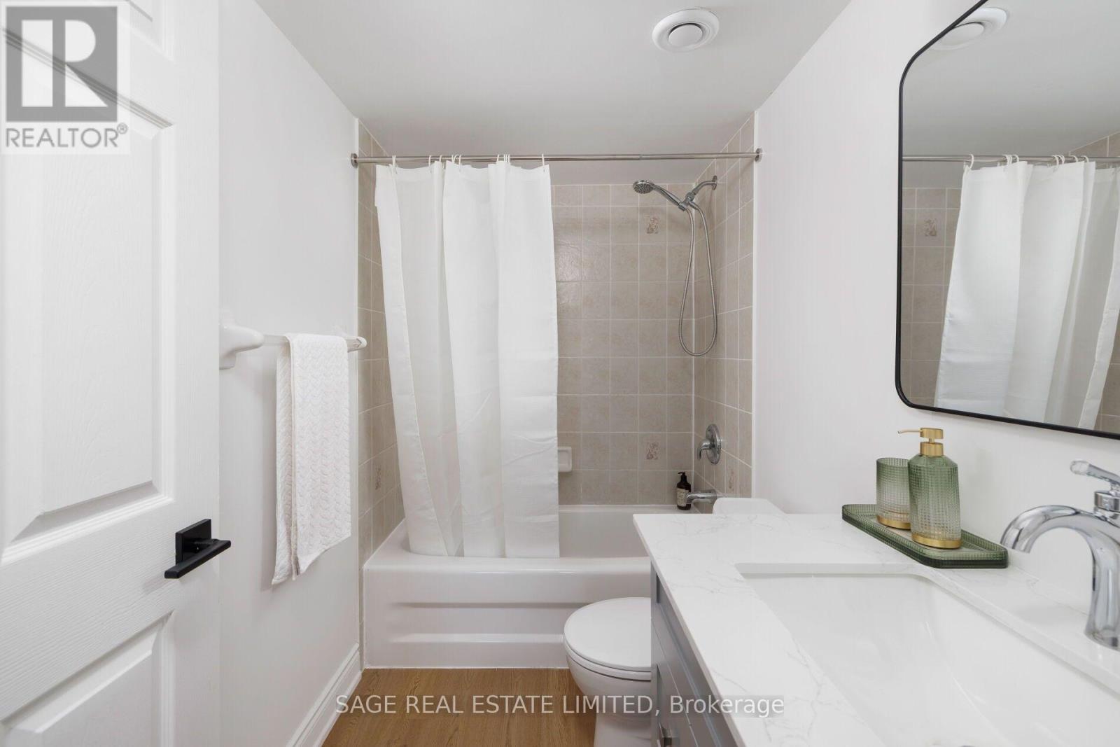 #205 1700 EGLINTON AVENUE E - 27
