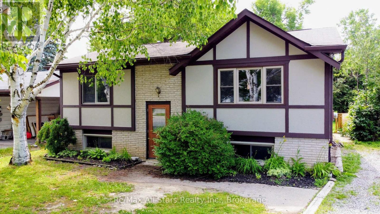1886 CROFTDALE CRESCENT - 1