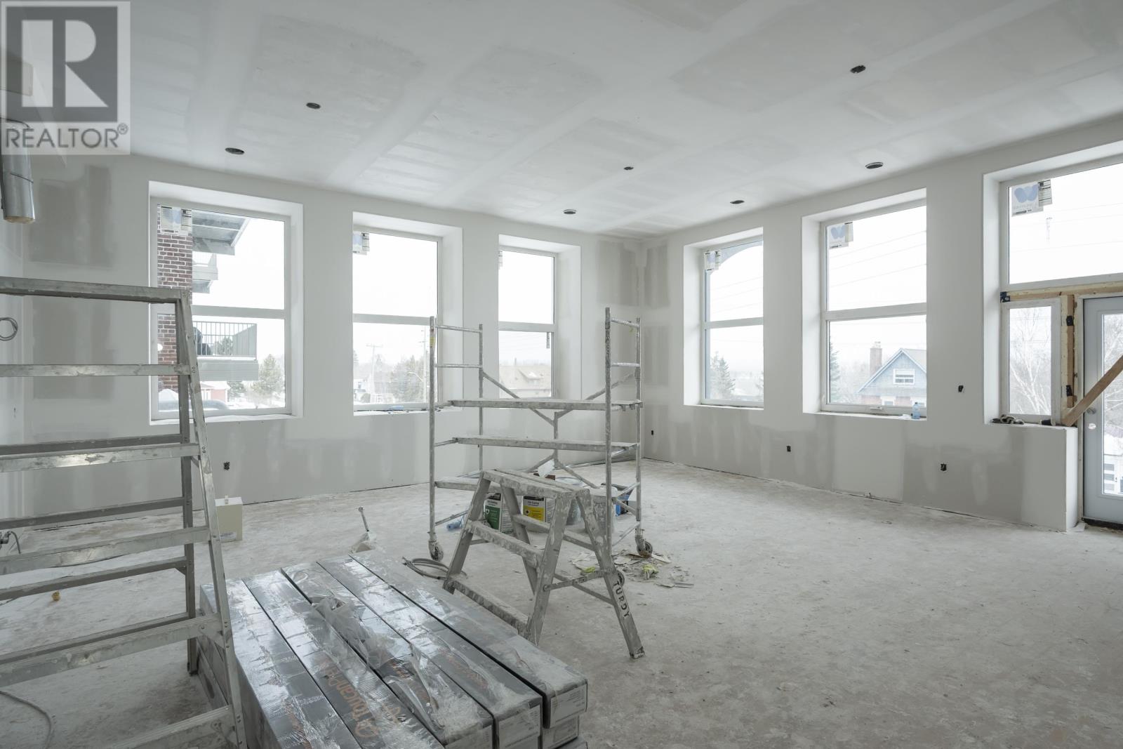 3201 96 HIGH ST N - 2