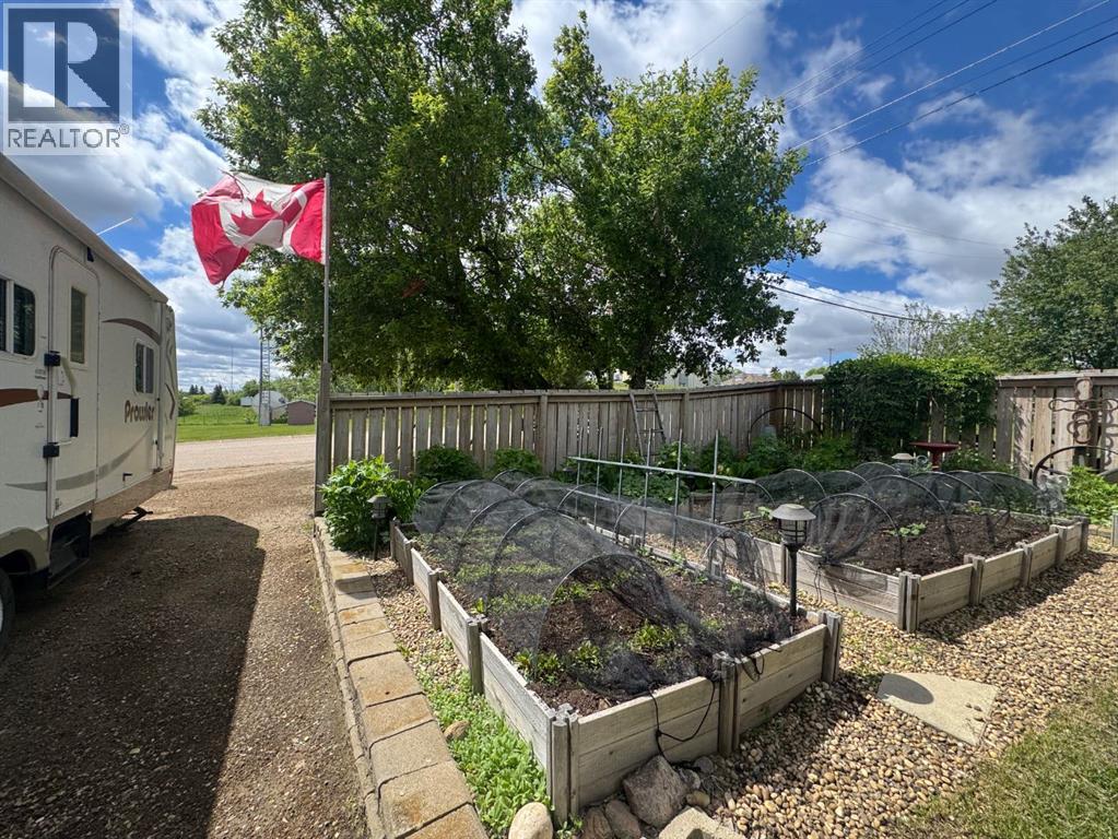 Listing photo – 5001 45 Street, Sedgewick
