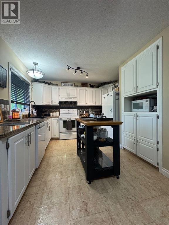 Listing photo – 5001 45 Street, Sedgewick