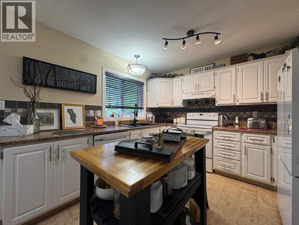 Listing photo – 5001 45 Street, Sedgewick