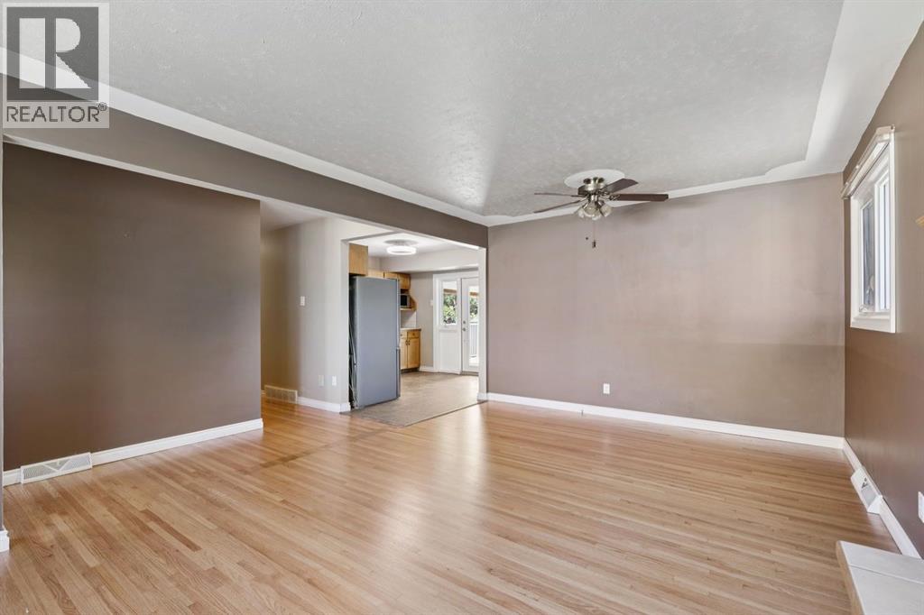 8028 5 Street SW - 6