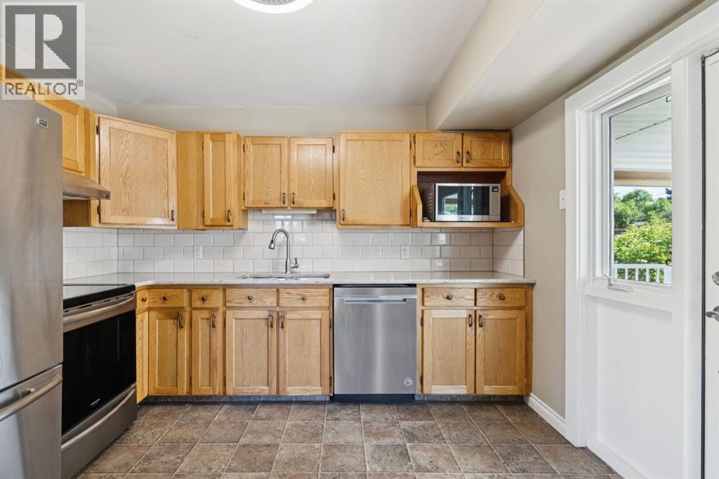 8028 5 Street SW - 8