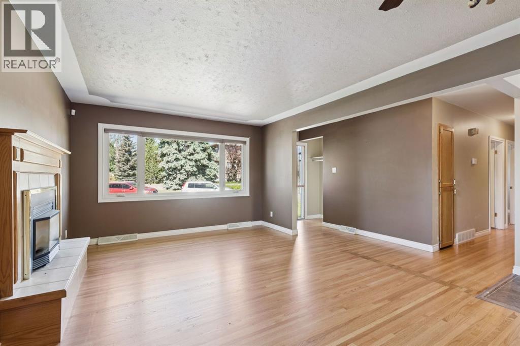 8028 5 Street SW - 5