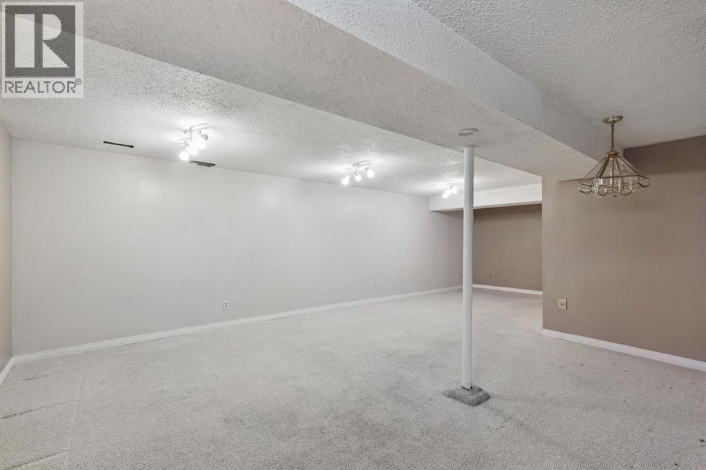 8028 5 Street SW - 16