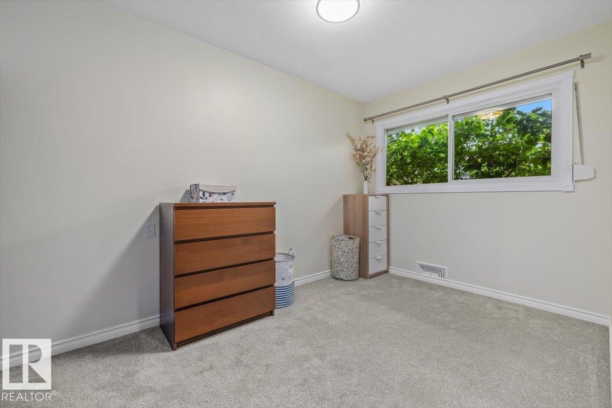 5507 102A AV NW - 16
