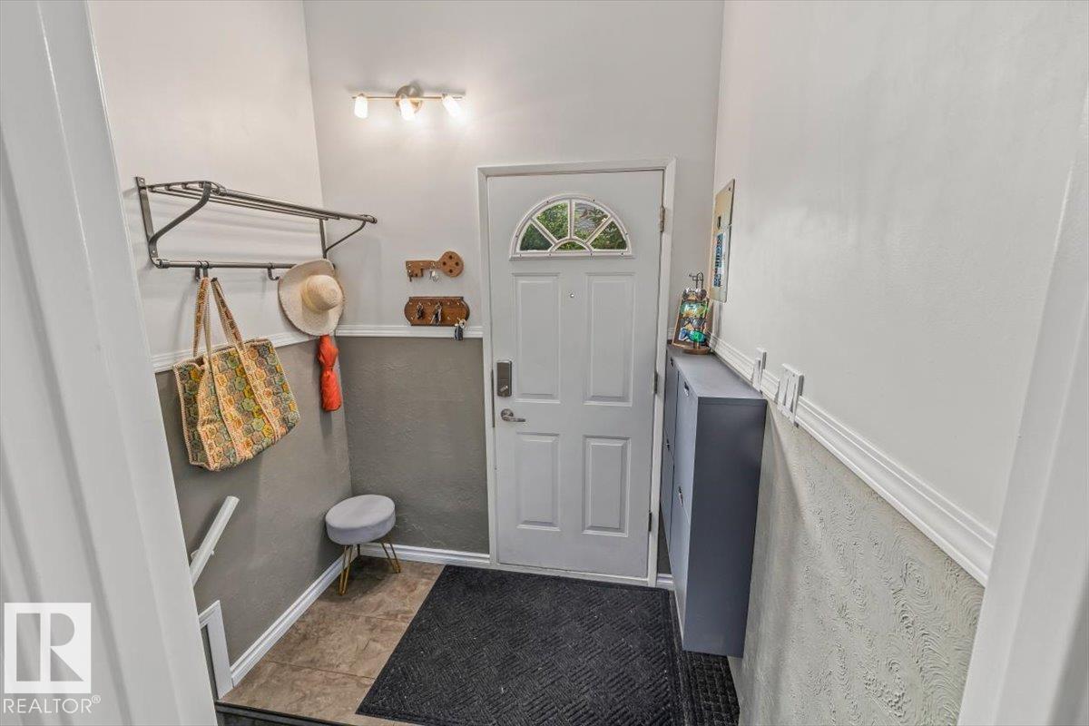5507 102A AV NW - 18