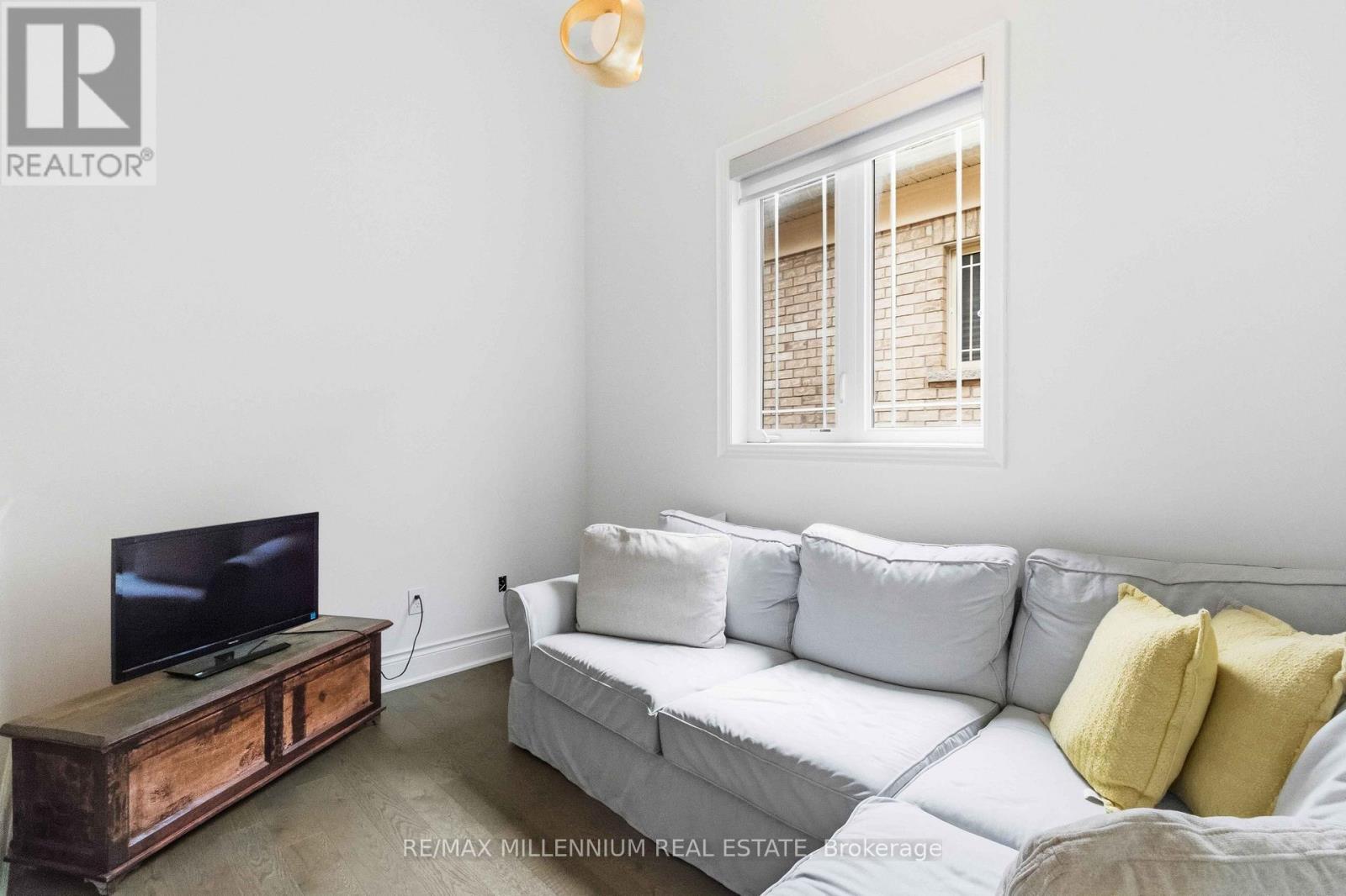 69 MENOTTI DRIVE - 37