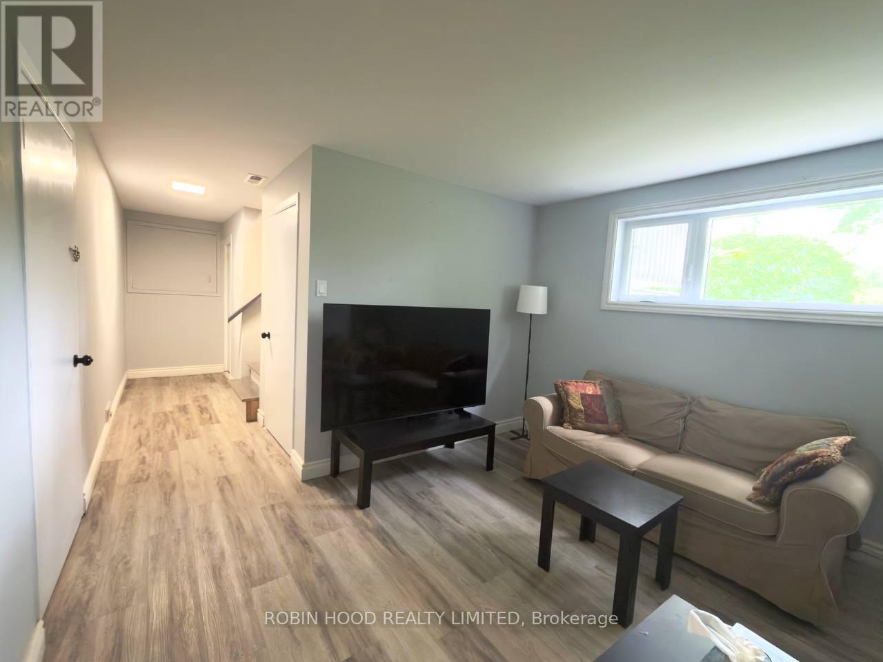 #A&B 35 TAUVETTE STREET - 21