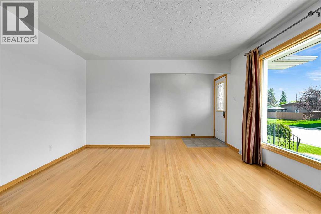 5247 Thomas Street NE - 6