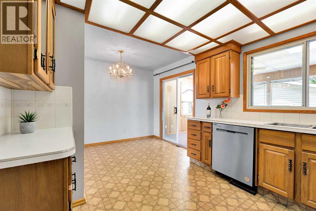 5247 Thomas Street NE - 8