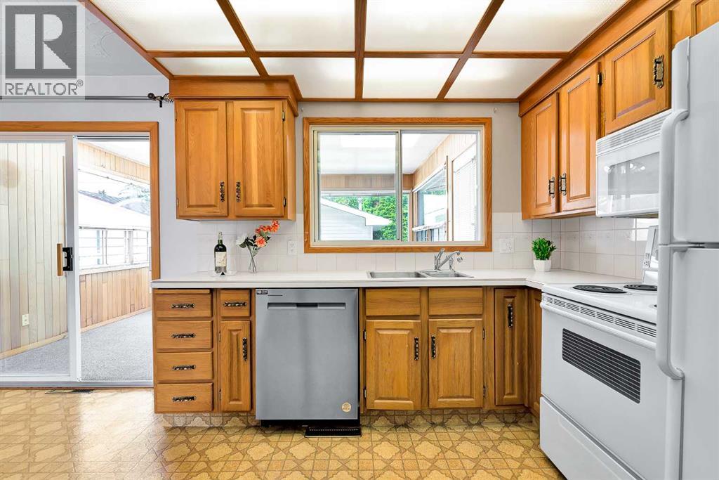 5247 Thomas Street NE - 9