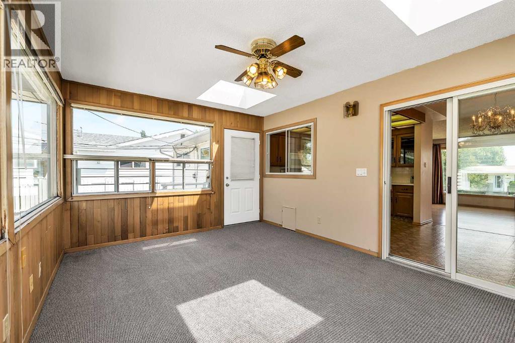 5247 Thomas Street NE - 12