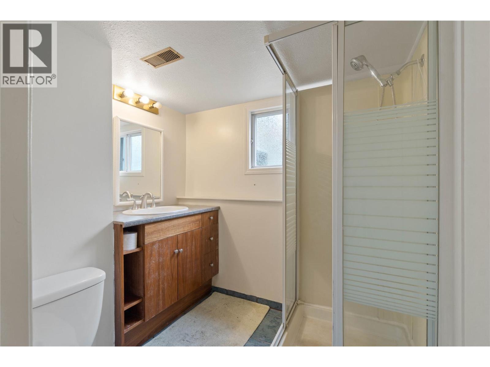 135 Silverthrone Crescent - 24