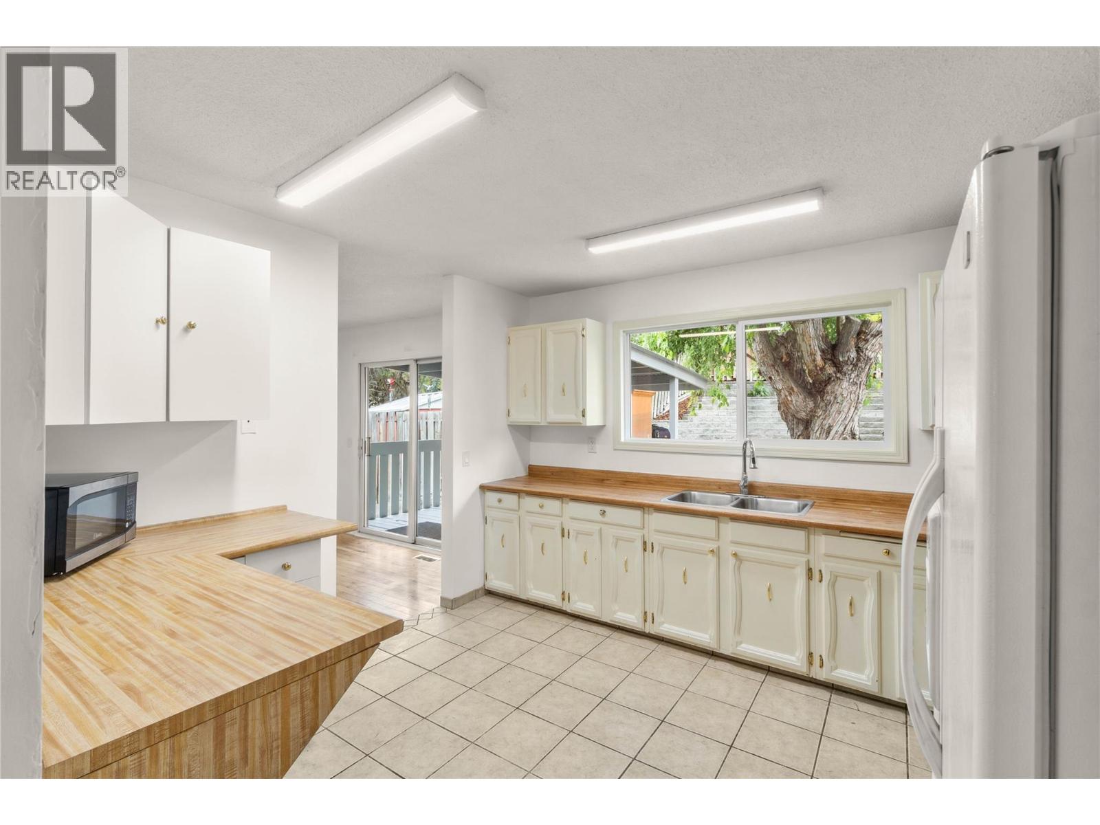 135 Silverthrone Crescent - 8