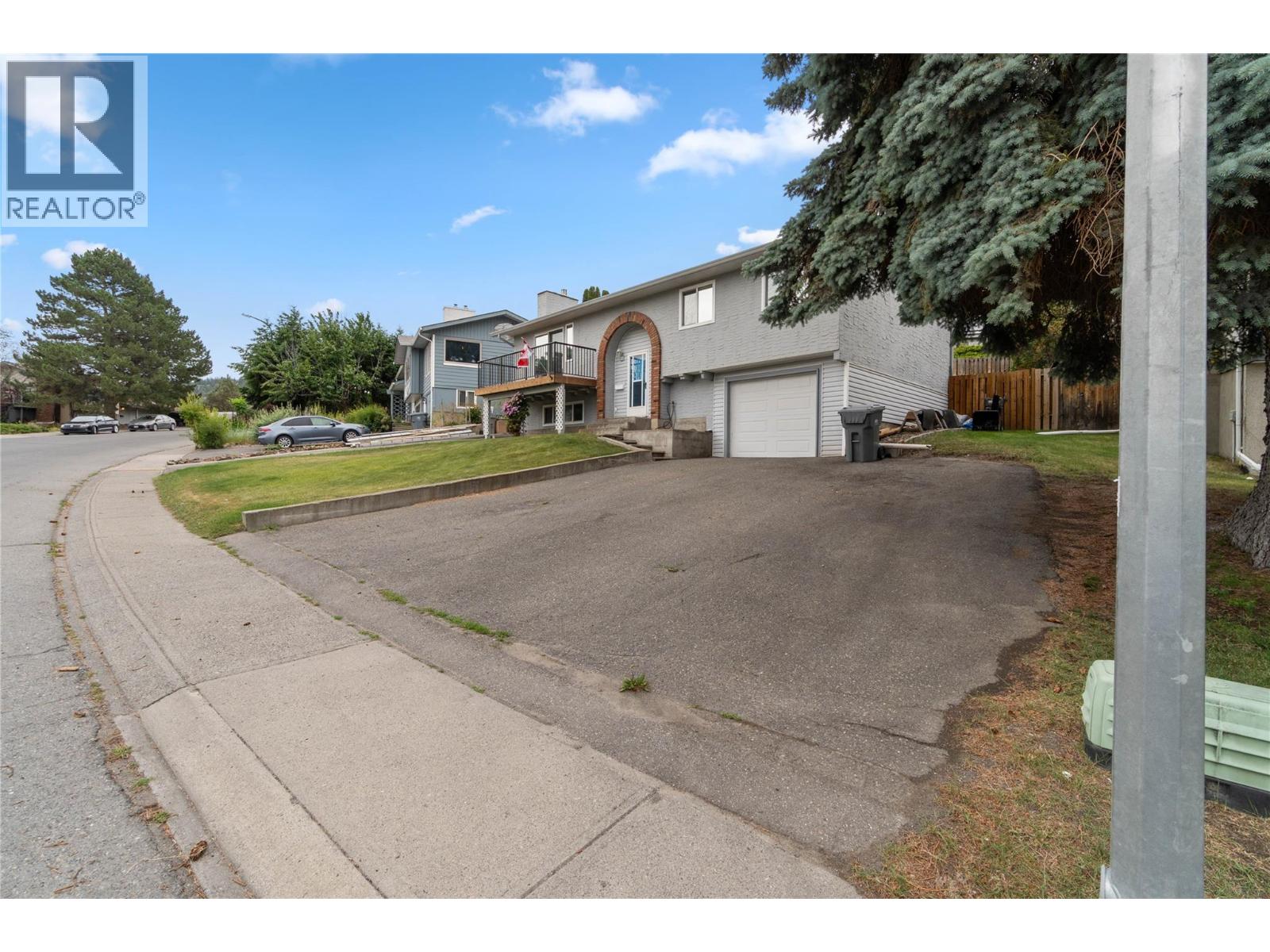 135 Silverthrone Crescent - 35