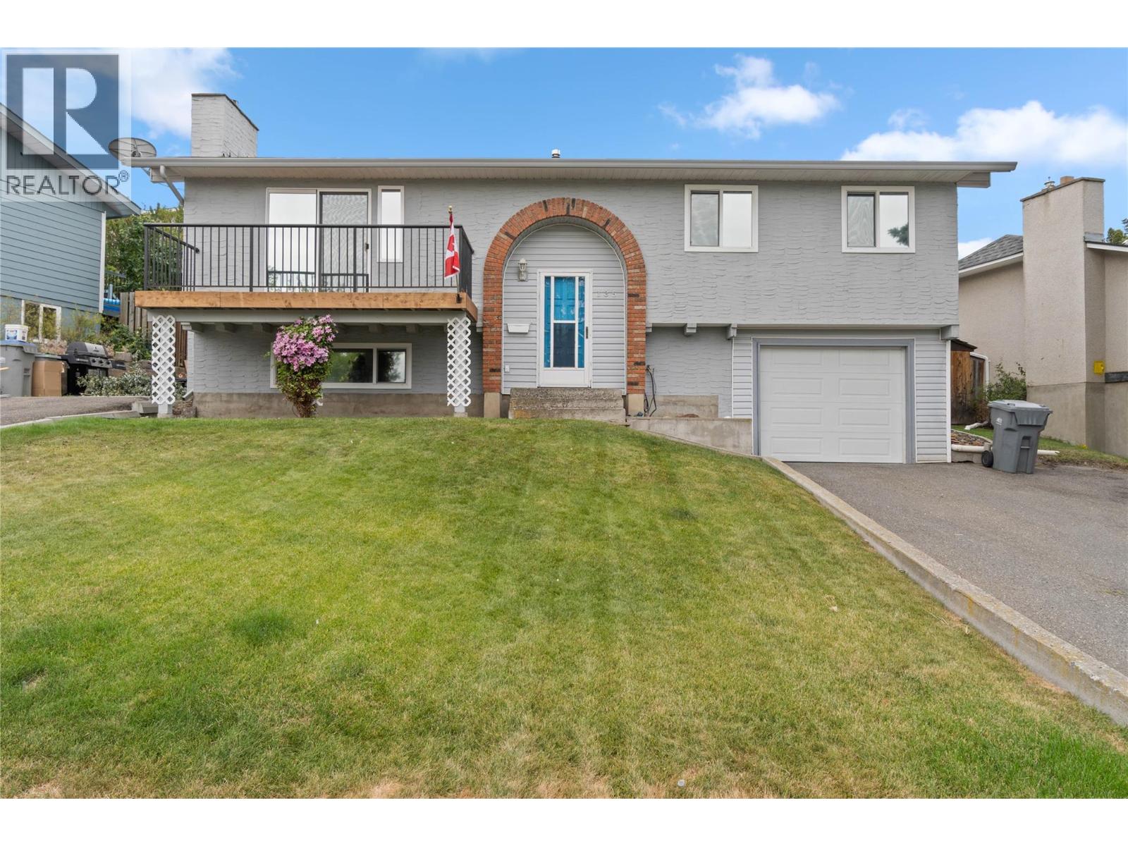 135 Silverthrone Crescent - 1