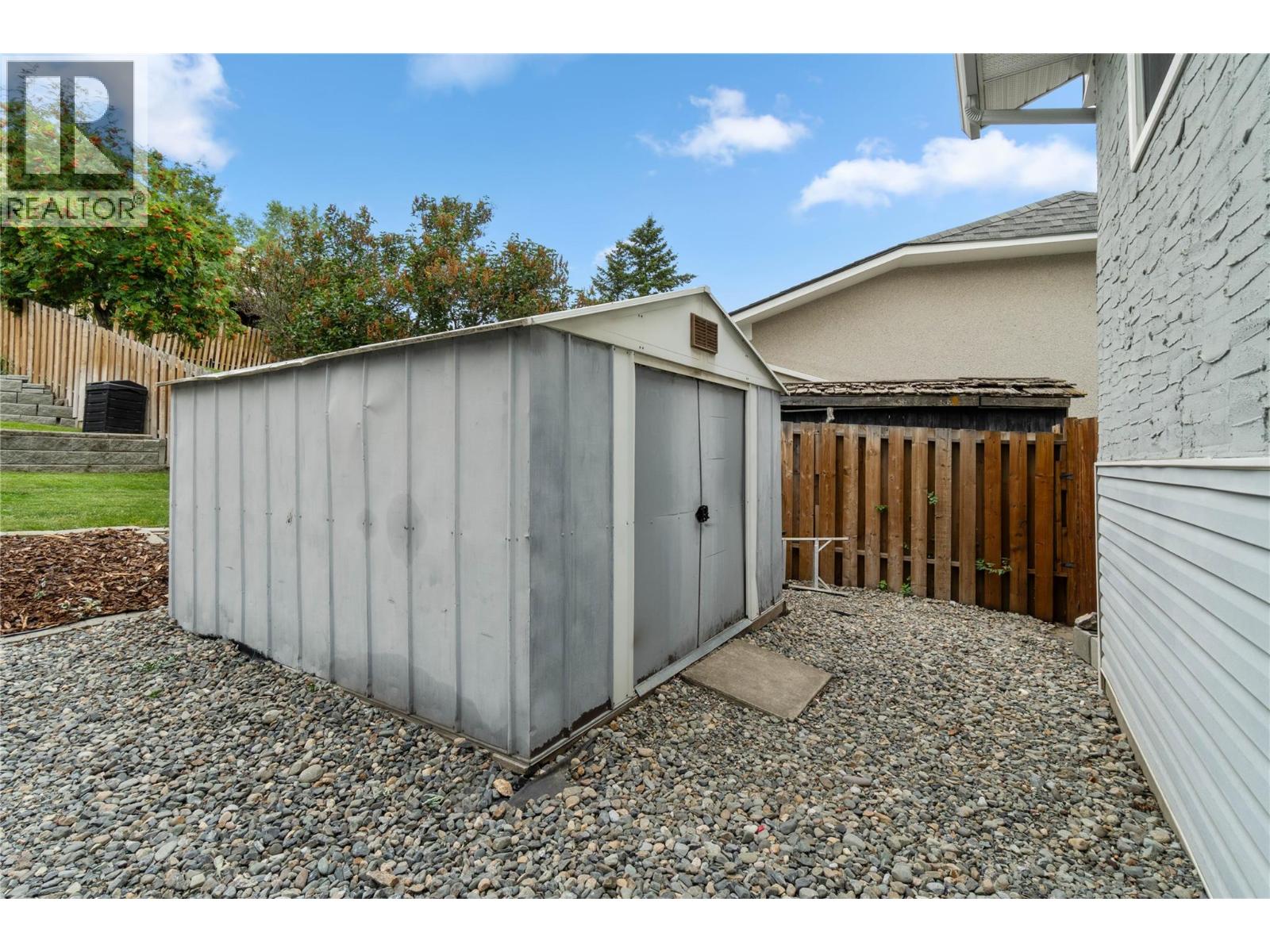 135 Silverthrone Crescent - 32