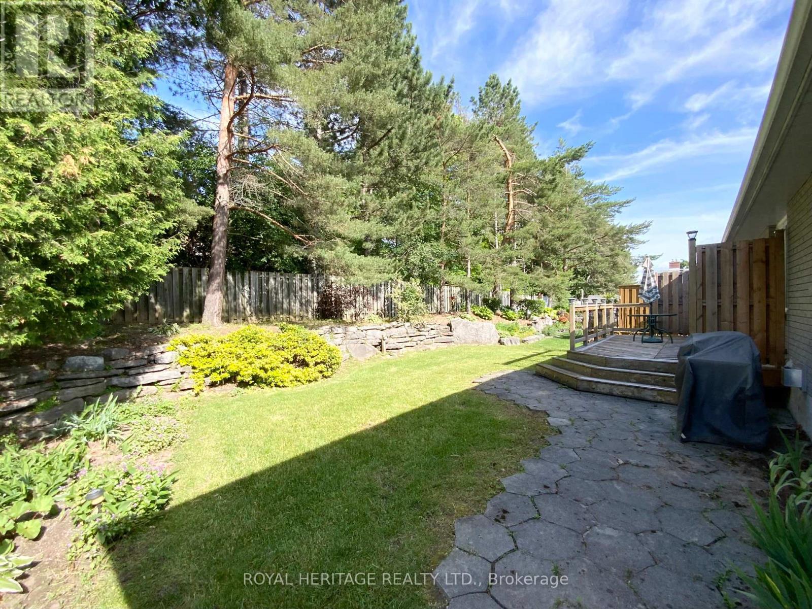 25 HILLVIEW DRIVE - 9
