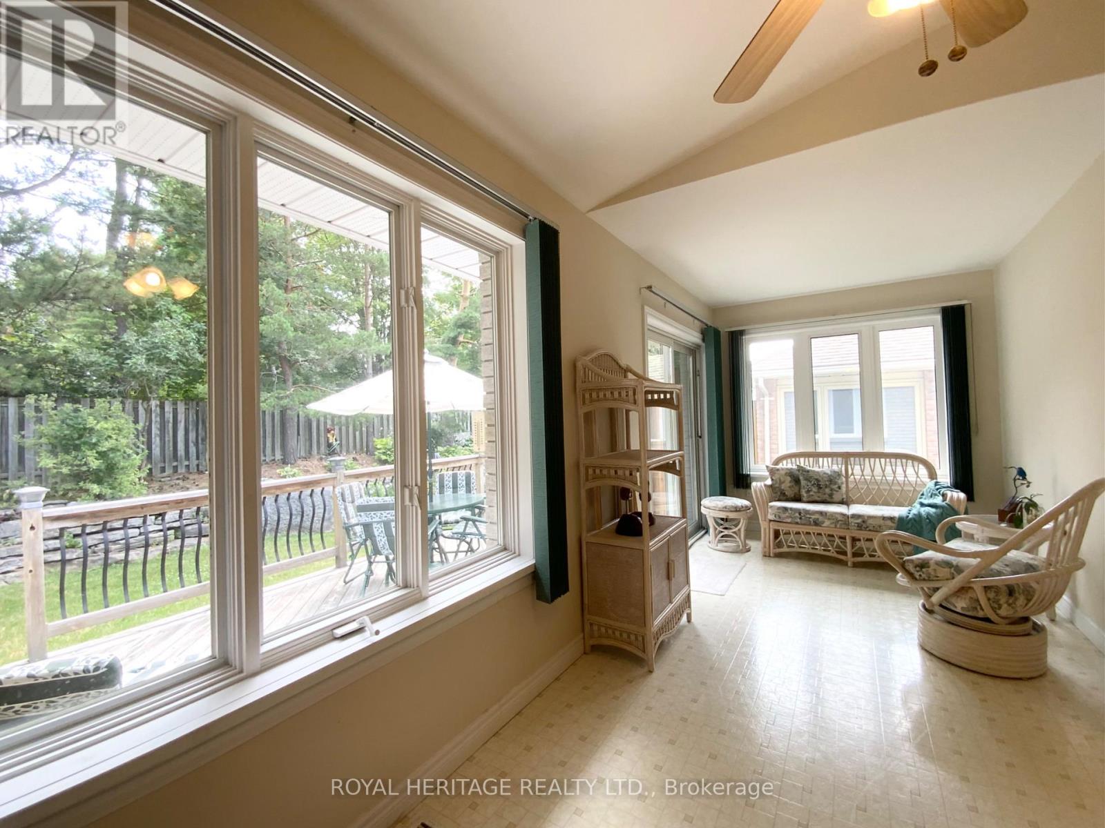 25 HILLVIEW DRIVE - 12