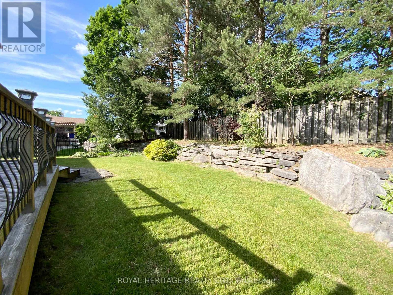 25 HILLVIEW DRIVE - 18