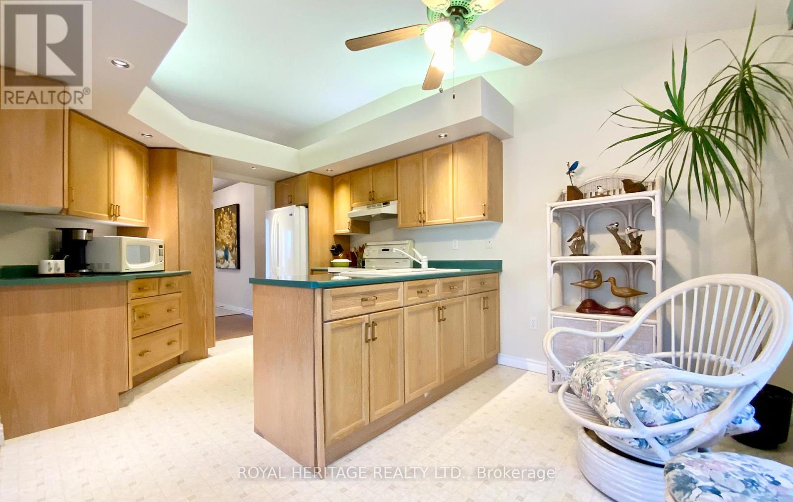 25 HILLVIEW DRIVE - 8